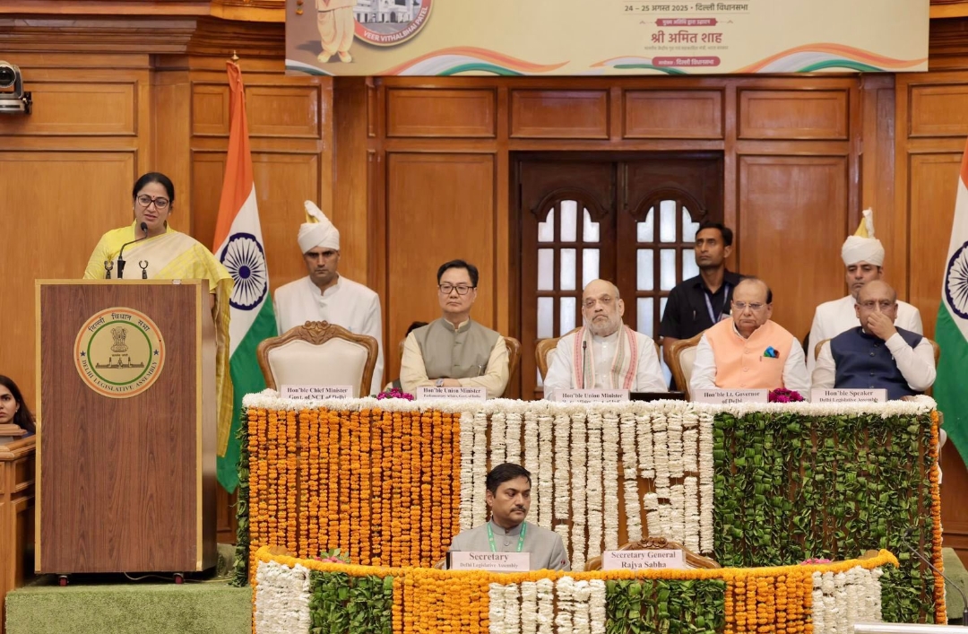 दिल्ली विधानसभा में रविवार को 'ऑल इंडिया स्पीकर्स कॉन्फ्रेंस’ को संबोधित करती मुख्यमंत्री रेखा गुप्ता दिल्ली विधानसभा में रविवार को 'ऑल इंडिया स्पीकर्स कॉन्फ्रेंस’ को संबोधित करती मुख्यमंत्री रेखा गुप्ता