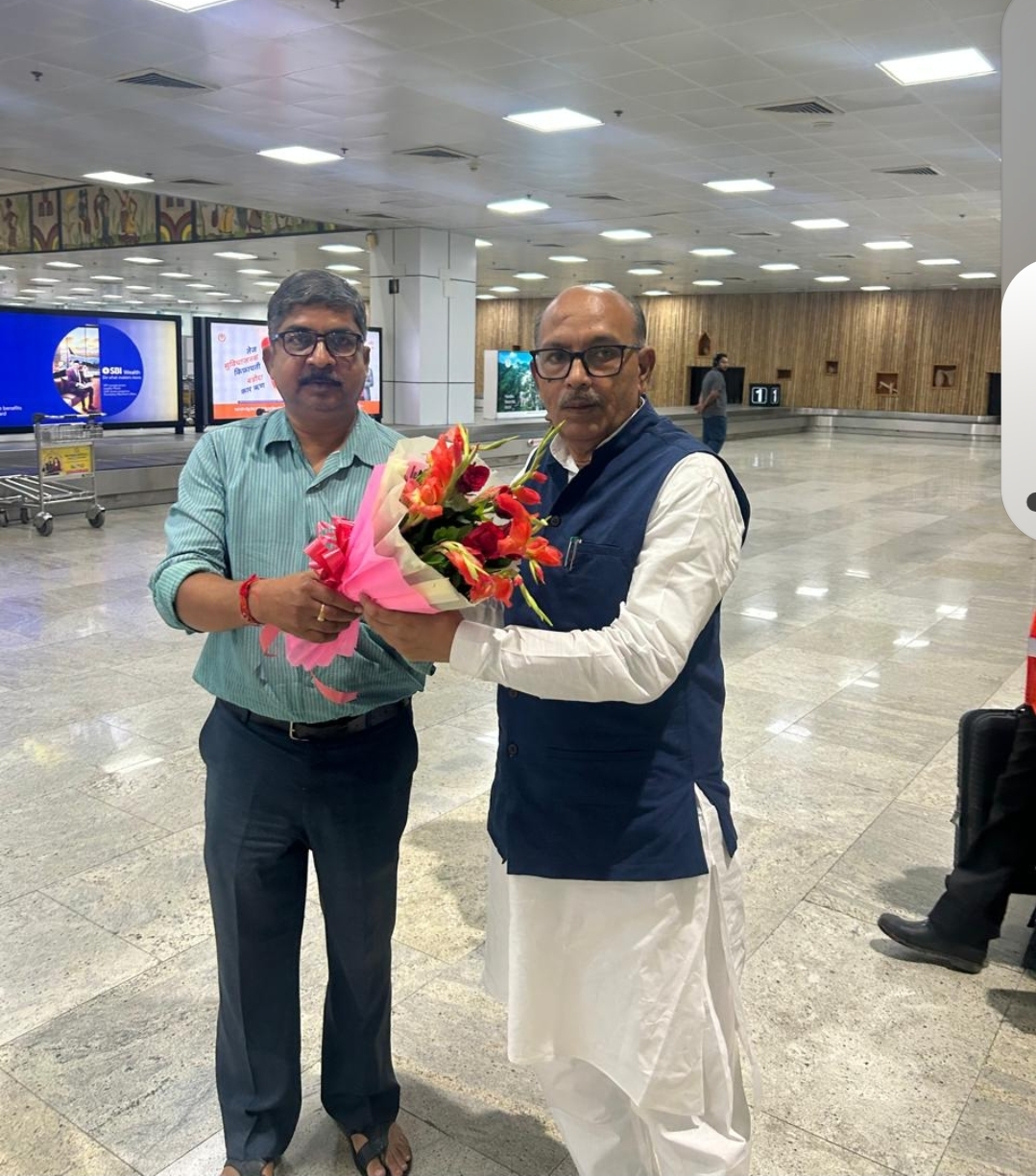 सम्मेलन में पहुंचने पर स्पीकर का स्वागत सम्मेलन में पहुंचने पर स्पीकर का स्वागत