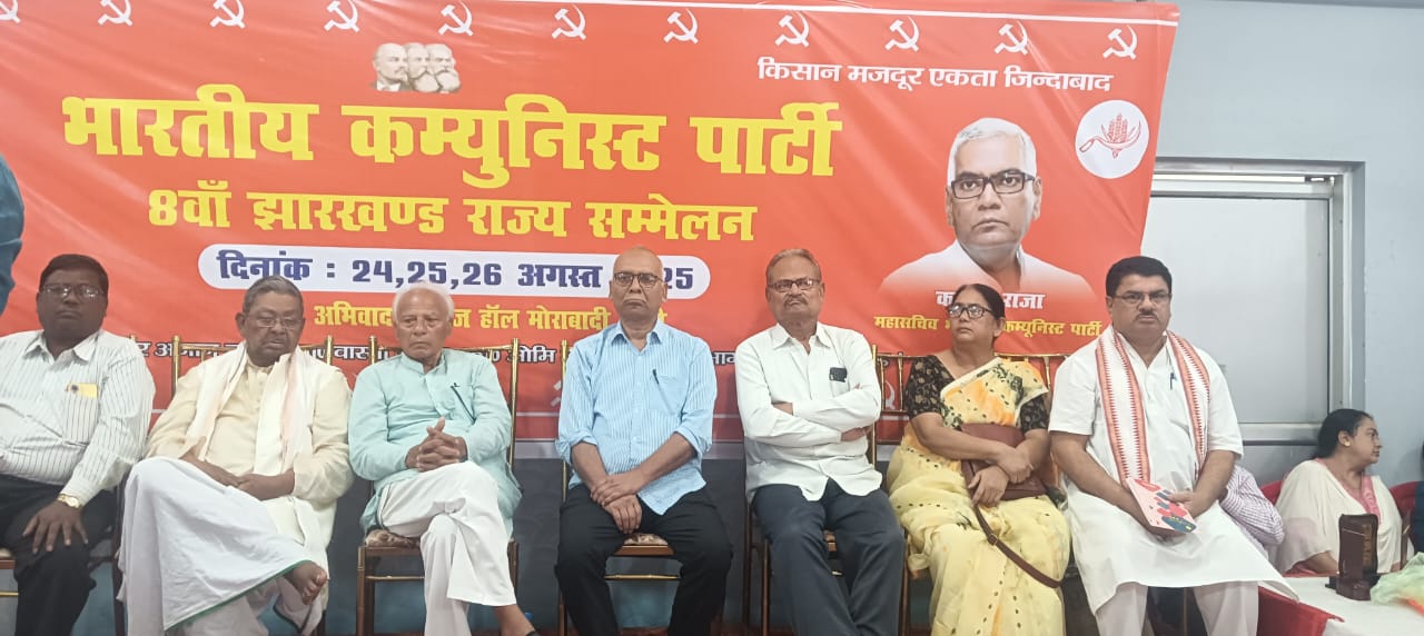 भाजपा के कार्यक्रम में मौजूद नेता और कार्यकर्ता