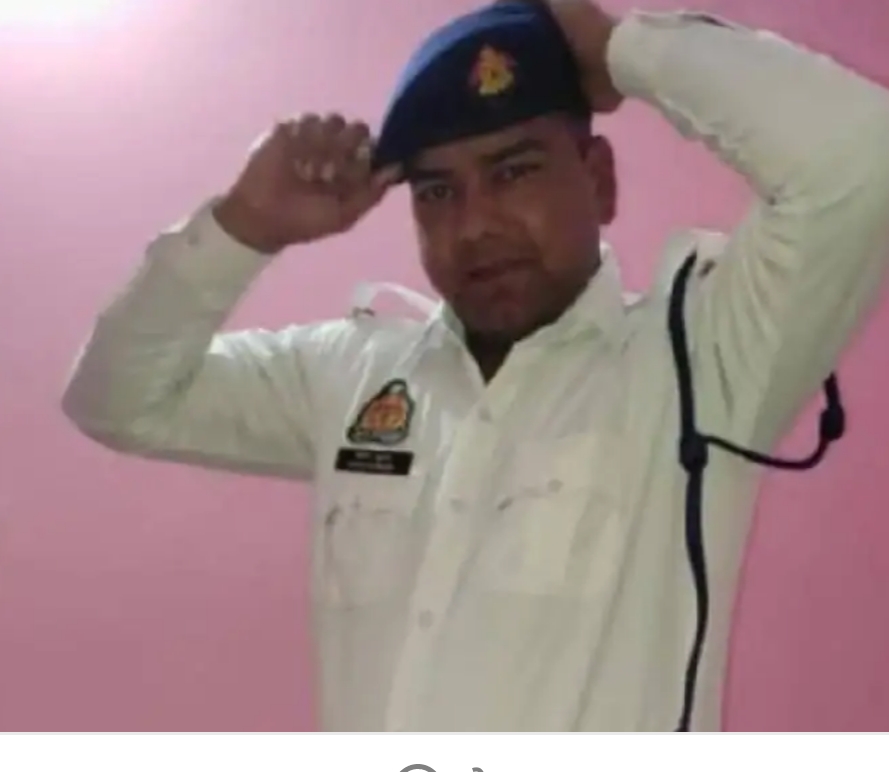 पुलिसकर्मी की फाइल फोटो पुलिसकर्मी की फाइल फोटो
