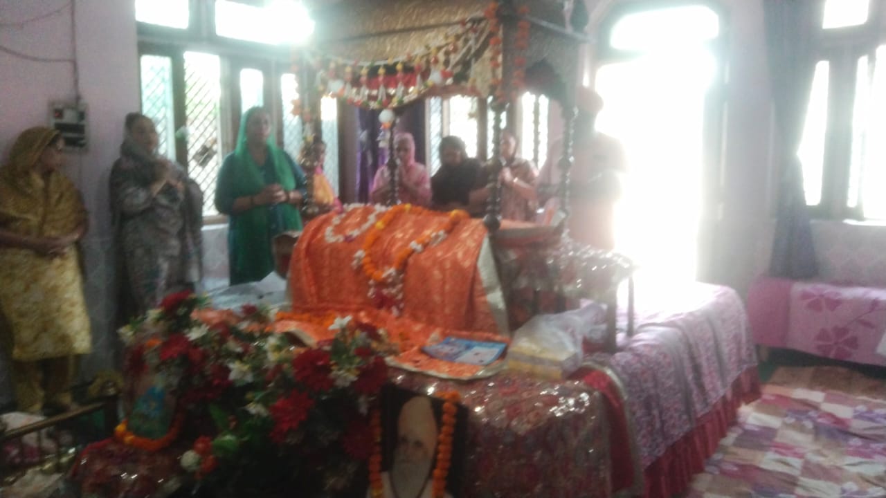 गुरुद्वारा निर्मल आश्रम गुलाबबाड़ी में धूमधाम से मनाया गया साहिब श्री गुरु ग्रंथ जी महाराज का प्रकाश पर्व गुरुद्वारा निर्मल आश्रम गुलाबबाड़ी में धूमधाम से मनाया गया साहिब श्री गुरु ग्रंथ जी महाराज का प्रकाश पर्व