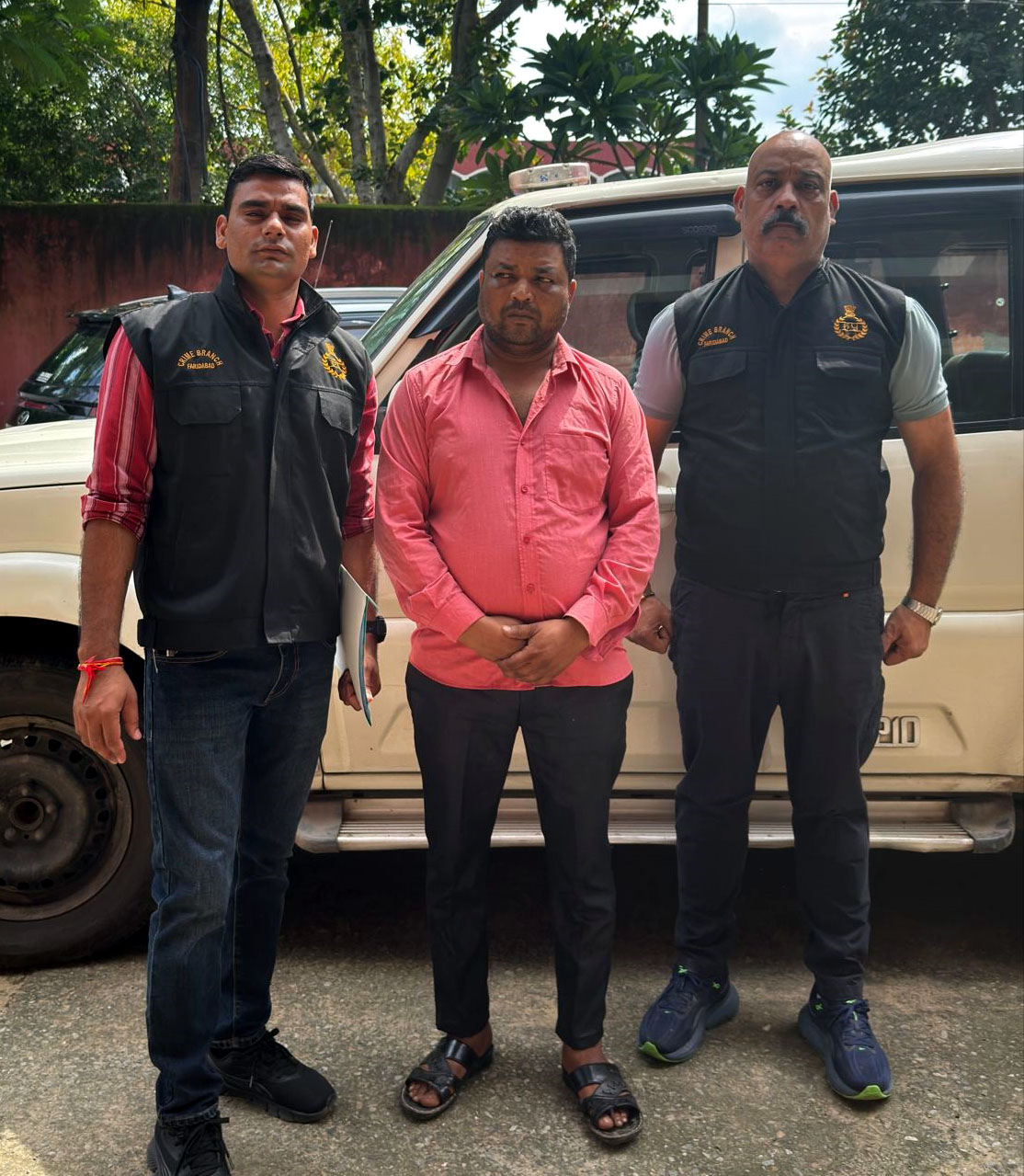 गिरफ्तार किया गया आरोपित गिरफ्तार किया गया आरोपित