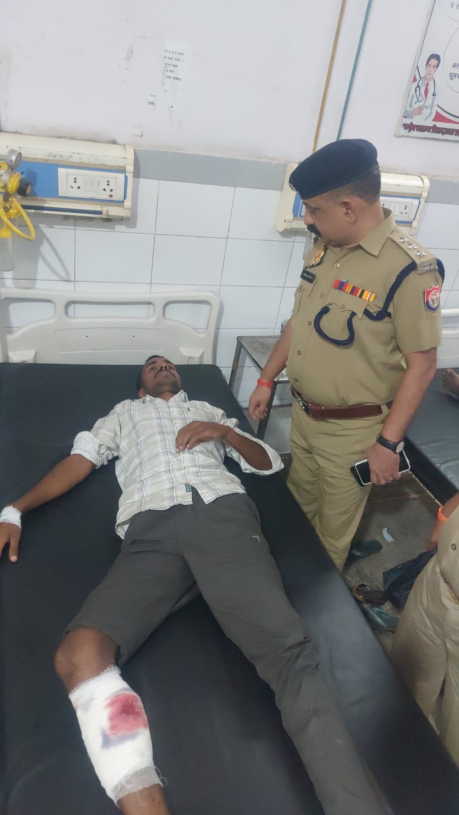 पुलिस मुठभेड़ में घायल बदमाश पुलिस मुठभेड़ में घायल बदमाश