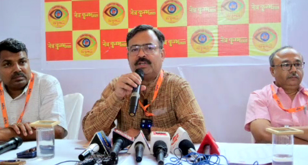 नेत्ररोग मुक्त रामदेवरा बना आंदोलन : बाबा बीज की पूर्वसंध्या पर नेत्रकुम्भ में लगा भक्तों का तांता नेत्ररोग मुक्त रामदेवरा बना आंदोलन : बाबा बीज की पूर्वसंध्या पर नेत्रकुम्भ में लगा भक्तों का तांता