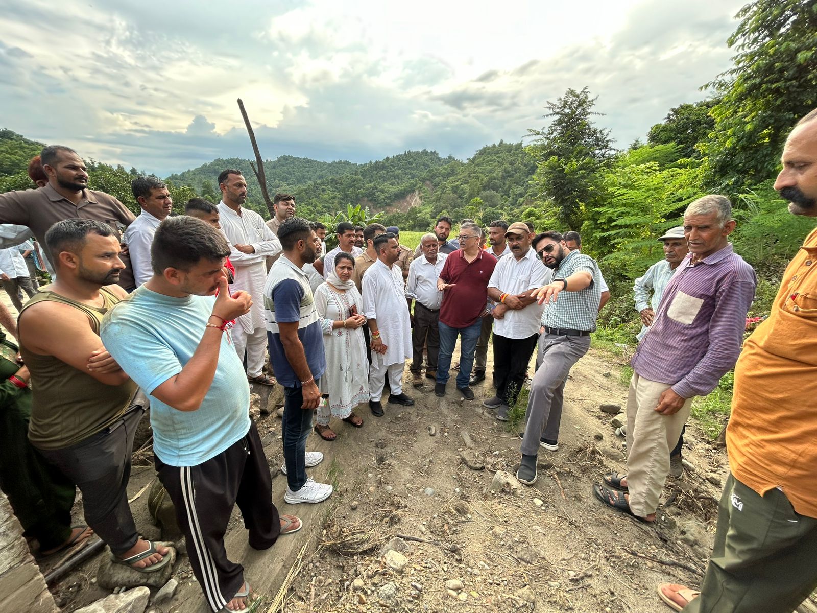 विधायक अजय सोलंकी ने आपदा प्रभावित क्षेत्रों का किया दौरा विधायक अजय सोलंकी ने आपदा प्रभावित क्षेत्रों का किया दौरा