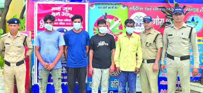 पुलिस गिरफ्त में आरोपित