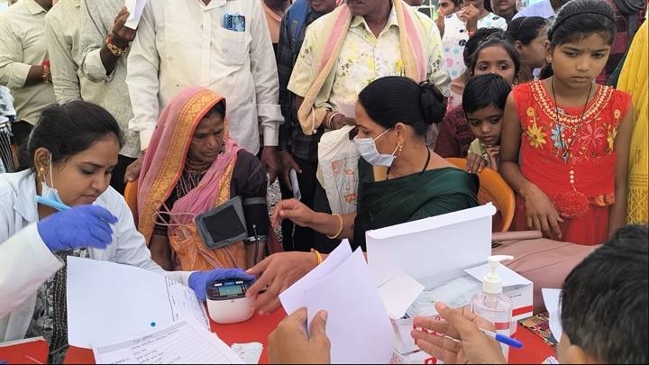 खरगोनः जिले के दुर्गम पहाड़ी क्षेत्र सिरवेल में आयोजित हुआ निशुल्क स्वास्थ्य शिविर खरगोनः जिले के दुर्गम पहाड़ी क्षेत्र सिरवेल में आयोजित हुआ निशुल्क स्वास्थ्य शिविर