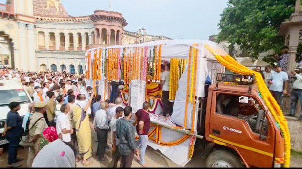 अयोध्या राजवंश के मुखिया राजा विमलेंद्र मोहन प्रताप मिश्र की अंतिम यात्रा अयोध्या राजवंश के मुखिया राजा विमलेंद्र मोहन प्रताप मिश्र की अंतिम यात्रा