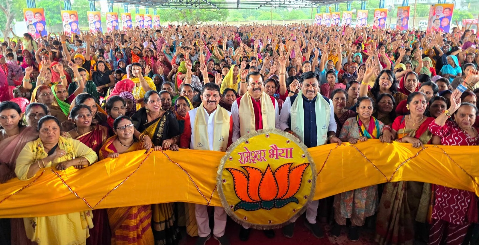 भाजपा प्रदेश प्रभारी डॉ. महेन्द्र सिंह रक्षा बंधन उत्सव में शामिल हुए