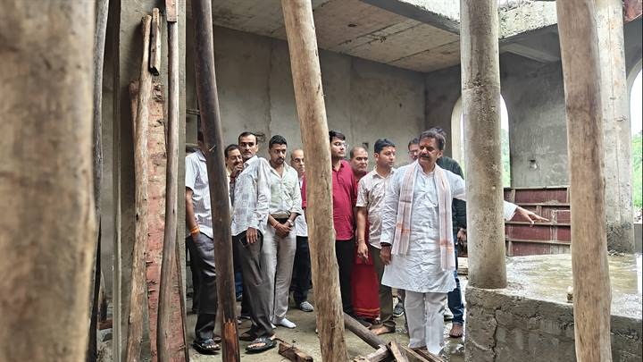 उप मुख्यमंत्री ने मनकामेश्वर मंदिर में निर्माणाधीन कार्यों का लिया जायजा उप मुख्यमंत्री ने मनकामेश्वर मंदिर में निर्माणाधीन कार्यों का लिया जायजा