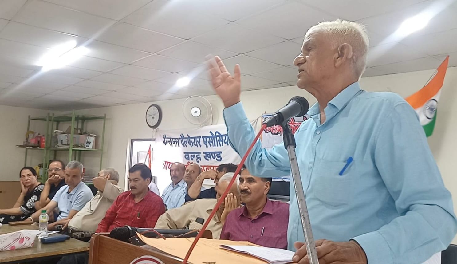 पेंशनर्ज वेलफेयर एसोसिएशन बल्ह खंड की बैठक को संबोधित करते हुए हरीश शर्मा। पेंशनर्ज वेलफेयर एसोसिएशन बल्ह खंड की बैठक को संबोधित करते हुए हरीश शर्मा।
