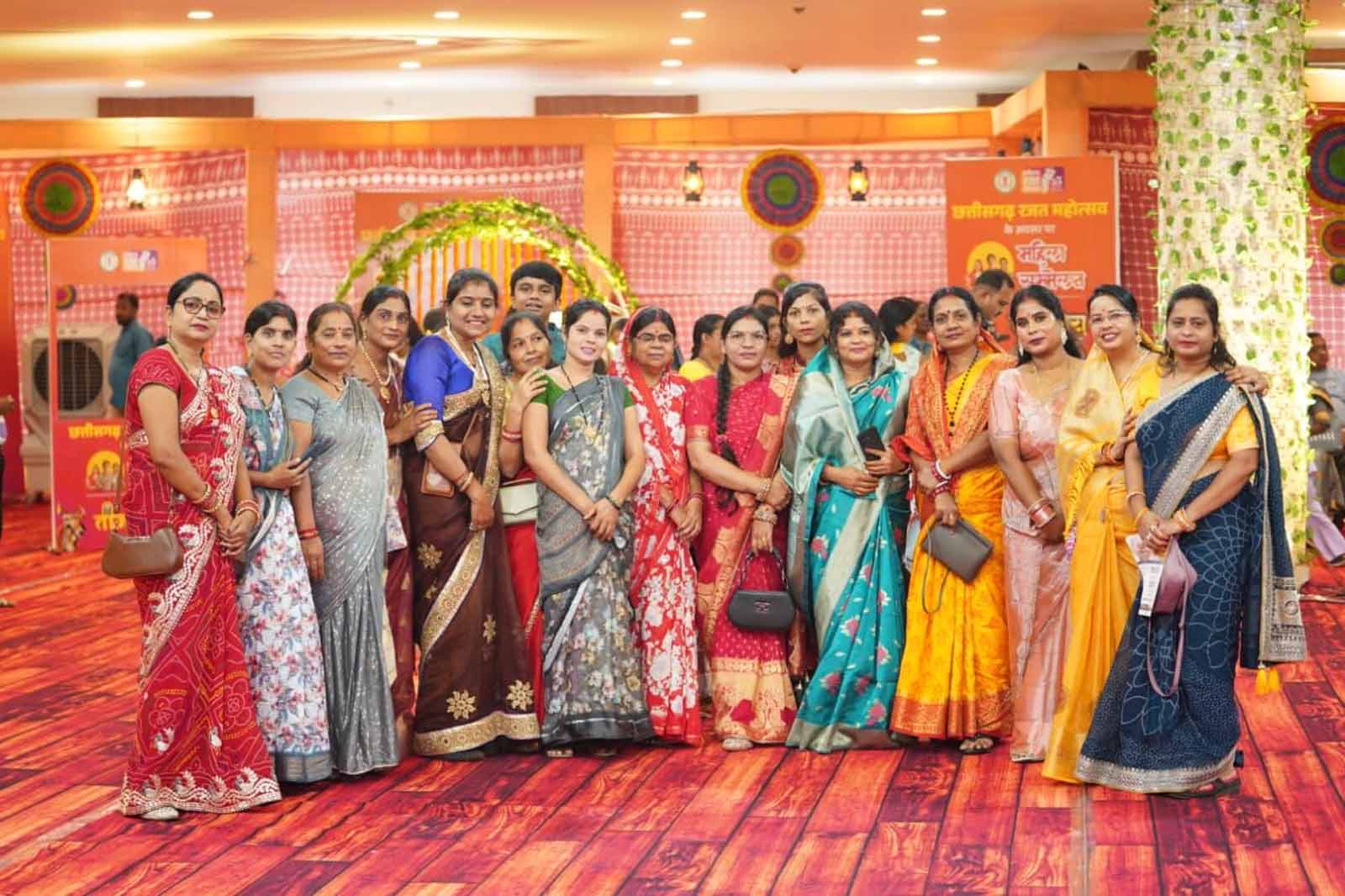 महिला सम्मेलन में महतारियों का उत्साह