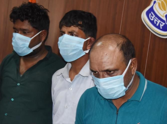 गिरफ्तार अभियुक्त गिरफ्तार अभियुक्त