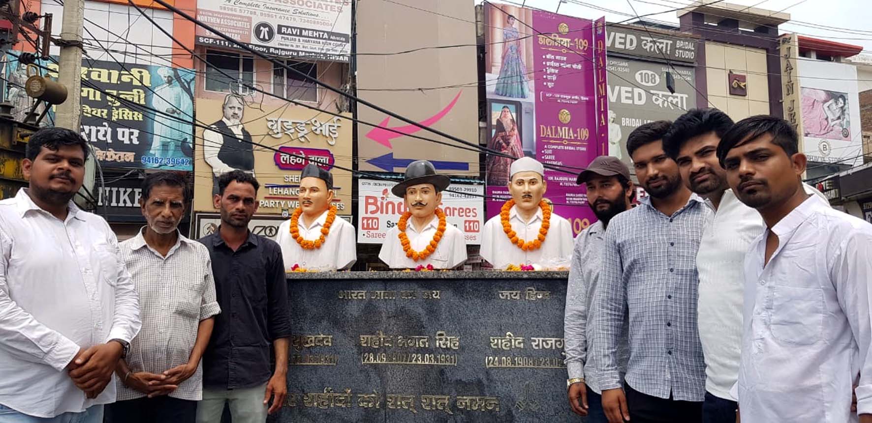 भगवान परशुराम जन सेवा समिति की युवा टीम शहीद राजगुरु को श्रद्धांजलि देते हुए। भगवान परशुराम जन सेवा समिति की युवा टीम शहीद राजगुरु को श्रद्धांजलि देते हुए।