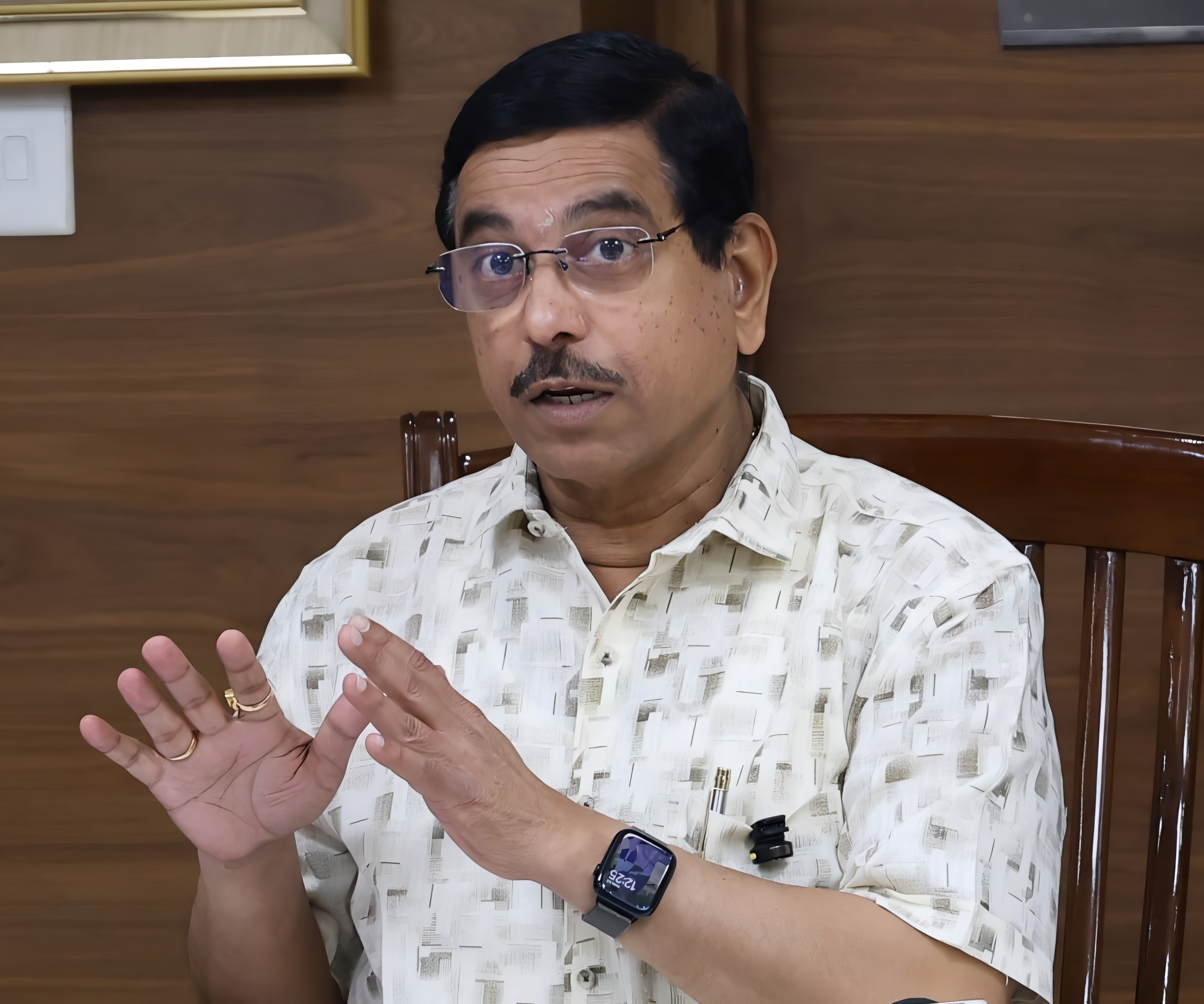 केंद्रीय मंत्री प्रहलाद जोशी पंजाब के संबंध में रिपोर्ट जारी करते हुए केंद्रीय मंत्री प्रहलाद जोशी पंजाब के संबंध में रिपोर्ट जारी करते हुए