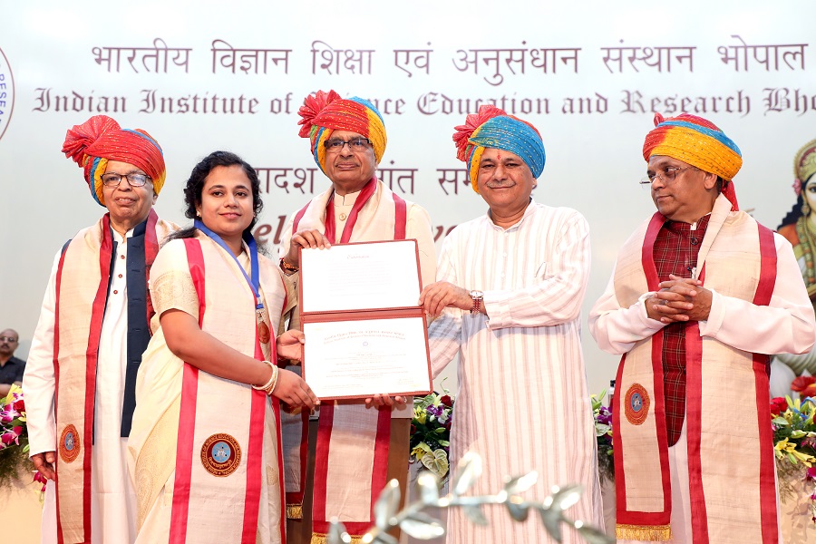 भारतीय विज्ञान शिक्षा एवं अनुसंधान संस्थान के 12वें दीक्षांत समारोह में केन्द्रीय कृषि मंत्री भारतीय विज्ञान शिक्षा एवं अनुसंधान संस्थान के 12वें दीक्षांत समारोह में केन्द्रीय कृषि मंत्री
