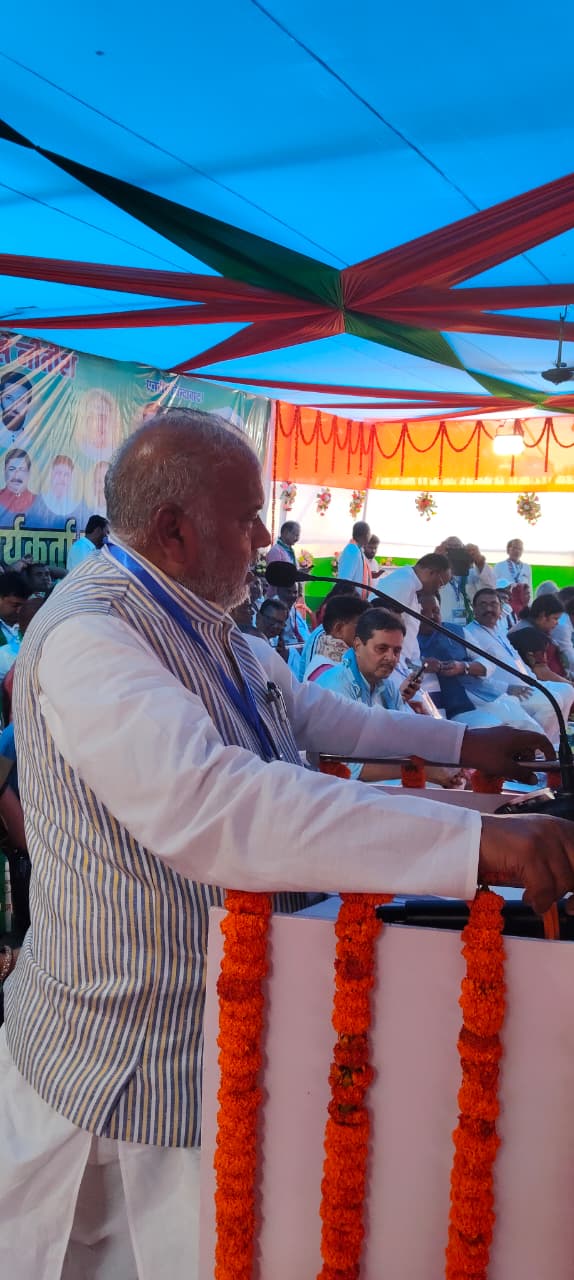 अररिया फोटो:मंत्री श्रवण कुमार संबोधित करते अररिया फोटो:मंत्री श्रवण कुमार संबोधित करते