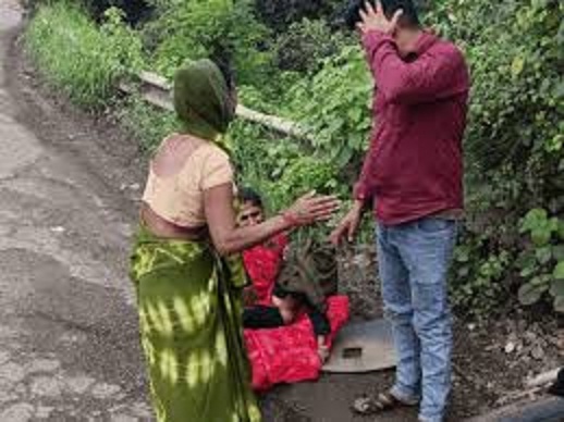 ट्रक ने बाइक को मारी टक्कर ट्रक ने बाइक को मारी टक्कर