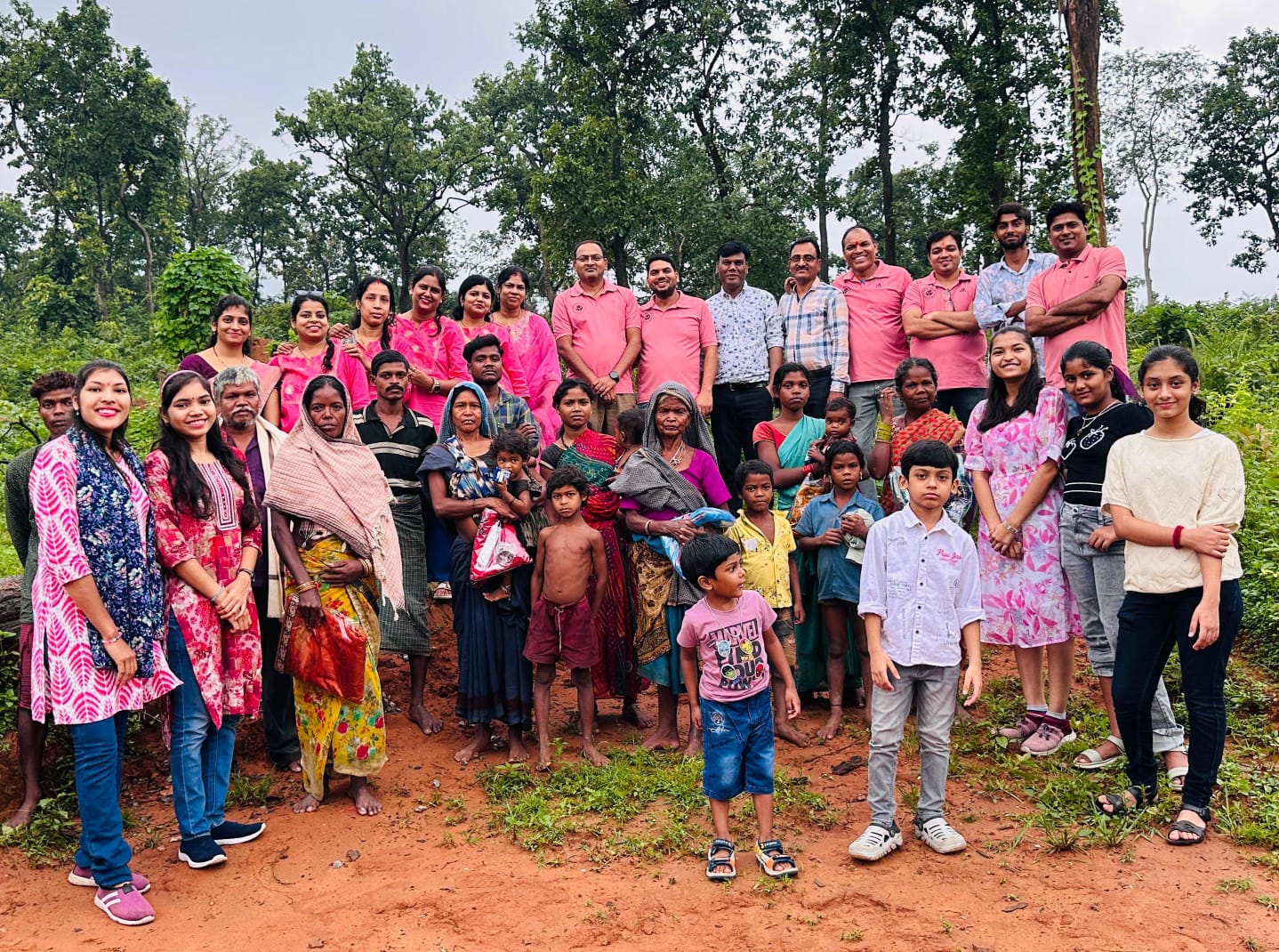 कोरबा : मानव सेवा मिशन ने पहाड़ी कोरवा महिलाओं को तीज पर्व के लिए साड़ी एवं बच्चों को शिक्षण सामग्री वितरित किए कोरबा : मानव सेवा मिशन ने पहाड़ी कोरवा महिलाओं को तीज पर्व के लिए साड़ी एवं बच्चों को शिक्षण सामग्री वितरित किए