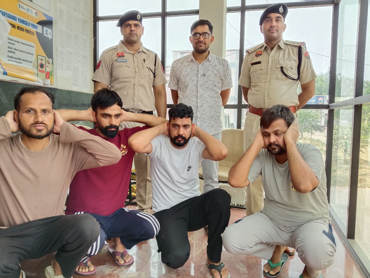ठगी करने के मामले में पकड़े गए आरोपी।
