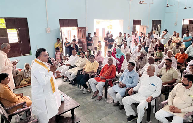 सोनीपत: कार्यकतर्ज्ञओं को संबोधित करते हुए प्रदीप सांगवान सोनीपत: कार्यकतर्ज्ञओं को संबोधित करते हुए प्रदीप सांगवान