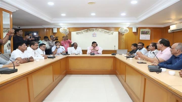 सराफा व्यापारी एसोसिएशन एवं सराफा चौपाटी एसोसिएशन के प्रतिनिधियों के साथ महत्वपूर्ण बैठक सराफा व्यापारी एसोसिएशन एवं सराफा चौपाटी एसोसिएशन के प्रतिनिधियों के साथ महत्वपूर्ण बैठक