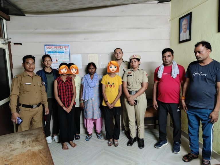 हरियाणा से घर से भाग कर आईं नाबालिग बालिकाएँ, मुखानी पुलिस ने सकुशल परिजनों को सौंपा हरियाणा से घर से भाग कर आईं नाबालिग बालिकाएँ, मुखानी पुलिस ने सकुशल परिजनों को सौंपा