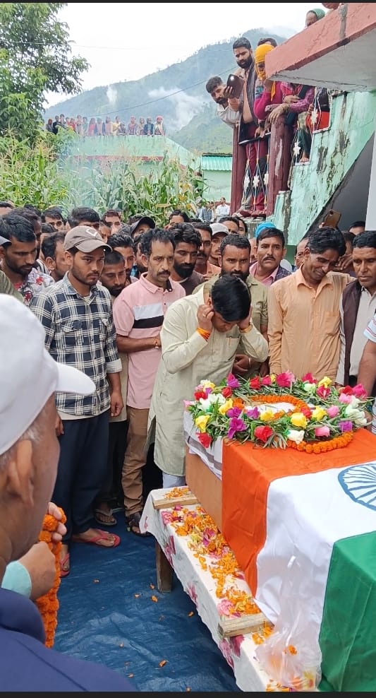 आईटीबीपी जवान चमन लाल का राजकीय सम्मान के साथ दी अंतिम विदाई।। आईटीबीपी जवान चमन लाल का राजकीय सम्मान के साथ दी अंतिम विदाई।।