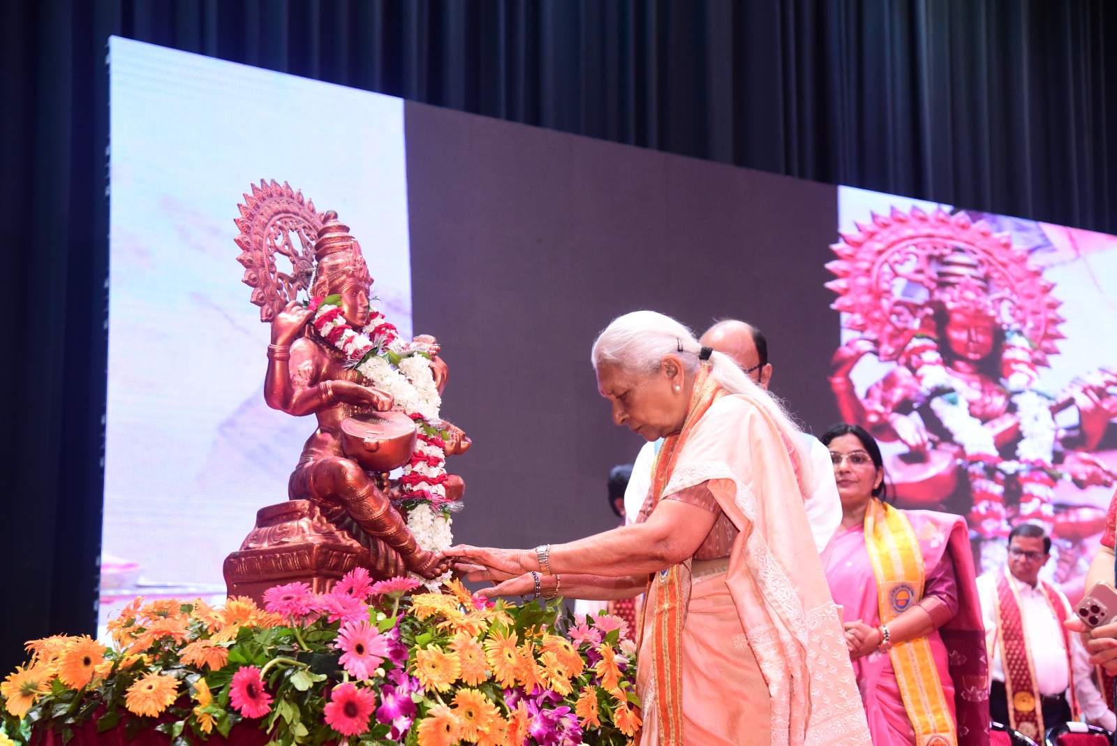 मेधावियों को 161 पदक, रिकॉर्ड 301 शोधार्थियों को मिली पी-एच.डी. उपाधि* मेधावियों को 161 पदक, रिकॉर्ड 301 शोधार्थियों को मिली पी-एच.डी. उपाधि*