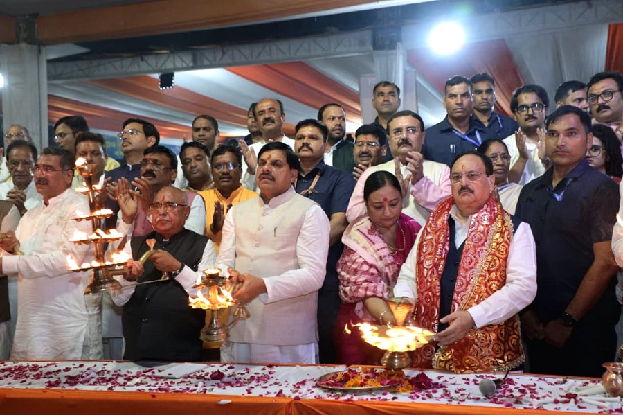 केंद्रीय मंत्री नड्डा जबलपुर में माँ नर्मदा की महाआरती में हुए शामिल केंद्रीय मंत्री नड्डा जबलपुर में माँ नर्मदा की महाआरती में हुए शामिल