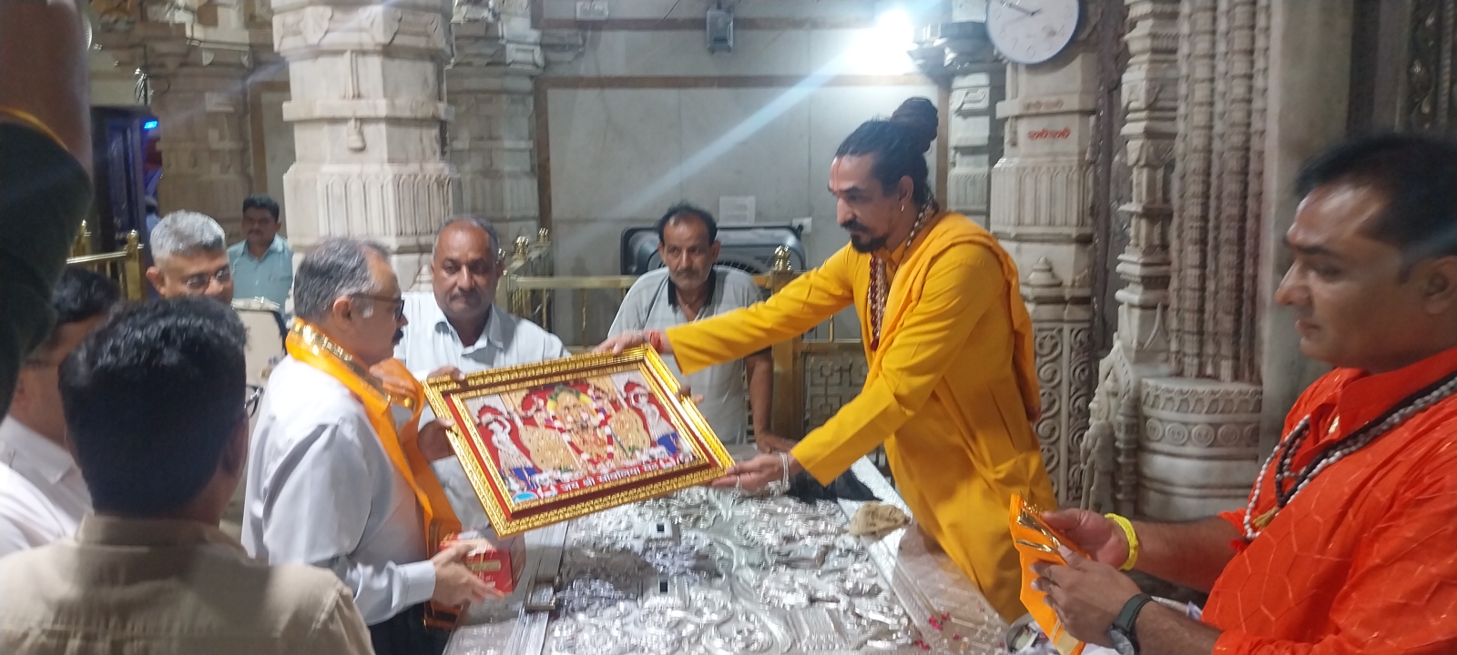 राजस्थान पुलिस के डीजीपी राजीव शर्मा ने रविवार को श्री सांवलियाजी मंदिर में दर्शन किए।