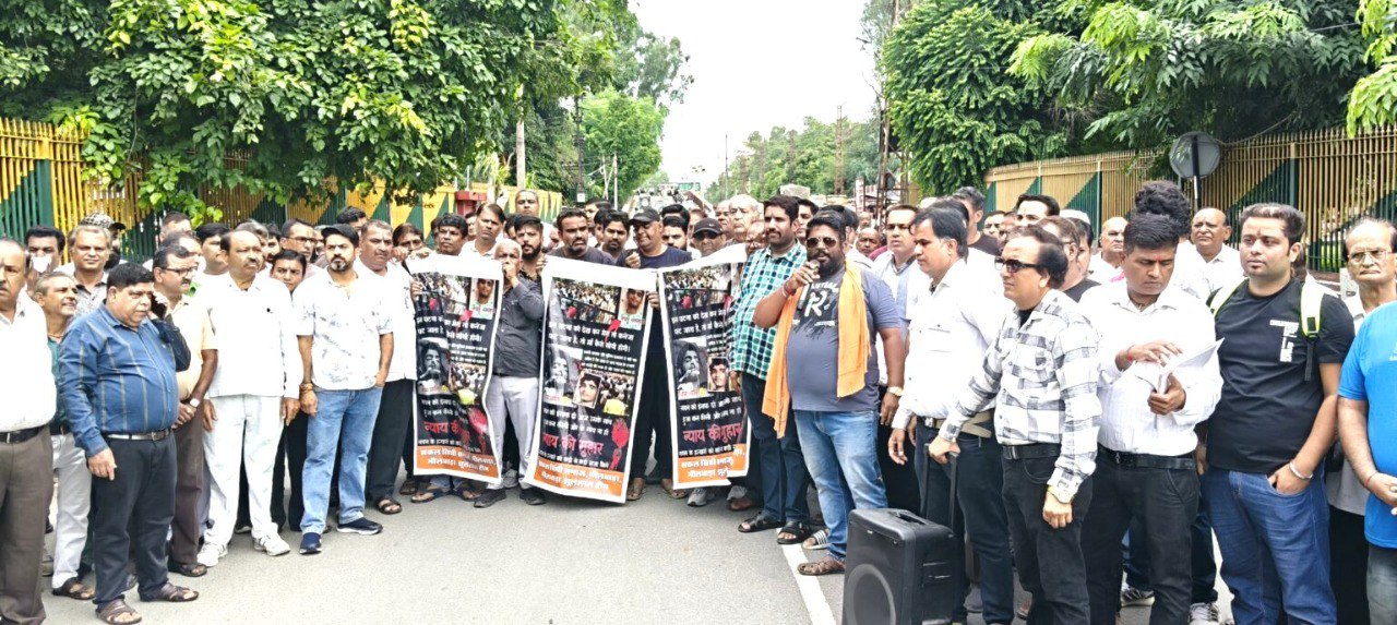नयन हत्या पर भीलवाड़ा में फूटा आक्रोश, अहमदाबाद घेराव की चेतावनी दोषियों पर फांसी व बुलडोजर कार्रवाई की मांग