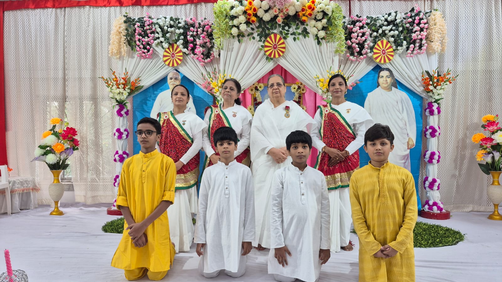 स्मृति दिवस पर निर्मला बहन, बच्चें समेत अन्य स्मृति दिवस पर निर्मला बहन, बच्चें समेत अन्य