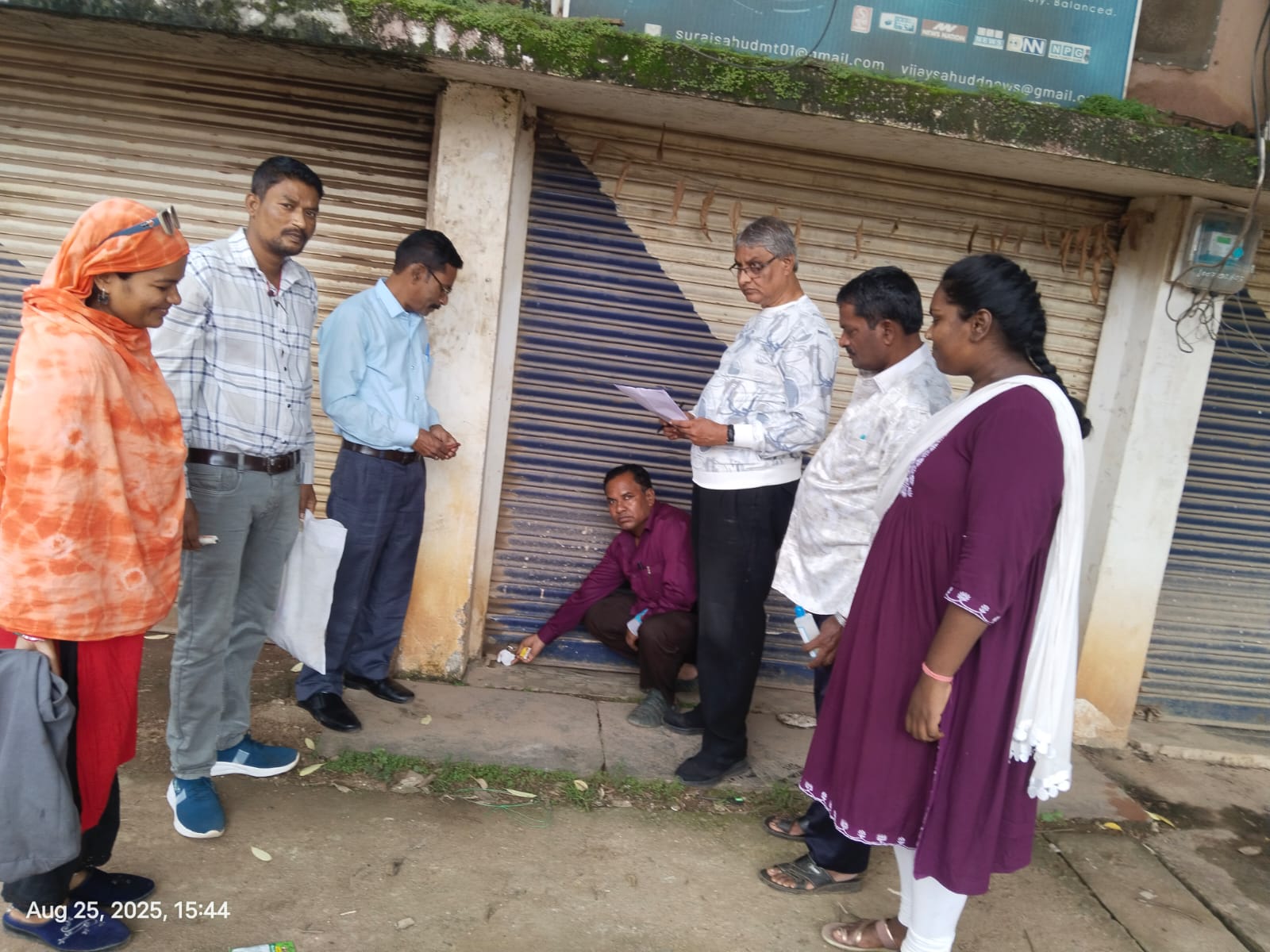 सीलबंद की कार्रवाई करती हुई नगर निगम की टीम। सीलबंद की कार्रवाई करती हुई नगर निगम की टीम।