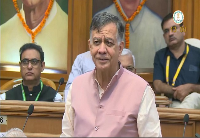 दिल्ली में सम्मेलन को संबोधित करते हुए यूपी विधान सभा अध्यक्ष सतीश महाना दिल्ली में सम्मेलन को संबोधित करते हुए यूपी विधान सभा अध्यक्ष सतीश महाना