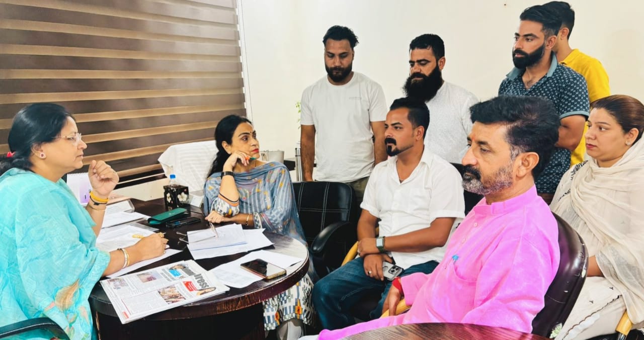 कश्मीर के युवा भाजपा को मज़बूत करने की प्रबल इच्छा व्यक्त कर रहे हैं: संजीता डोगरा कश्मीर के युवा भाजपा को मज़बूत करने की प्रबल इच्छा व्यक्त कर रहे हैं: संजीता डोगरा