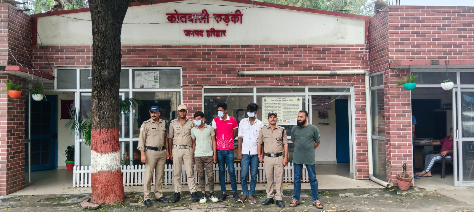 मंदिर में चोरी के आरोपित मंदिर में चोरी के आरोपित