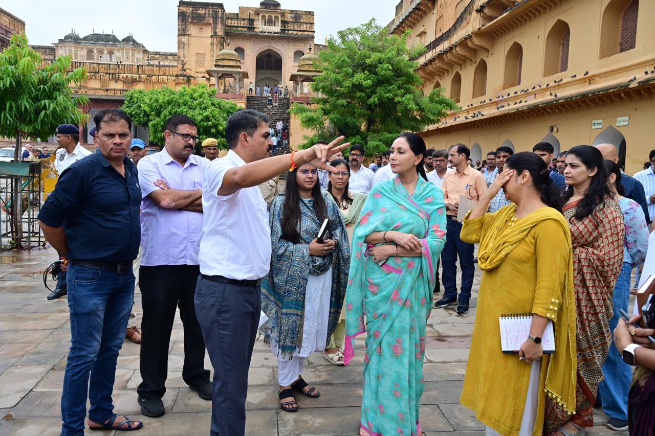 उपमुख्यमंत्री दीया कुमारी ने आमेर किले का निरीक्षण उपमुख्यमंत्री दीया कुमारी ने आमेर किले का निरीक्षण