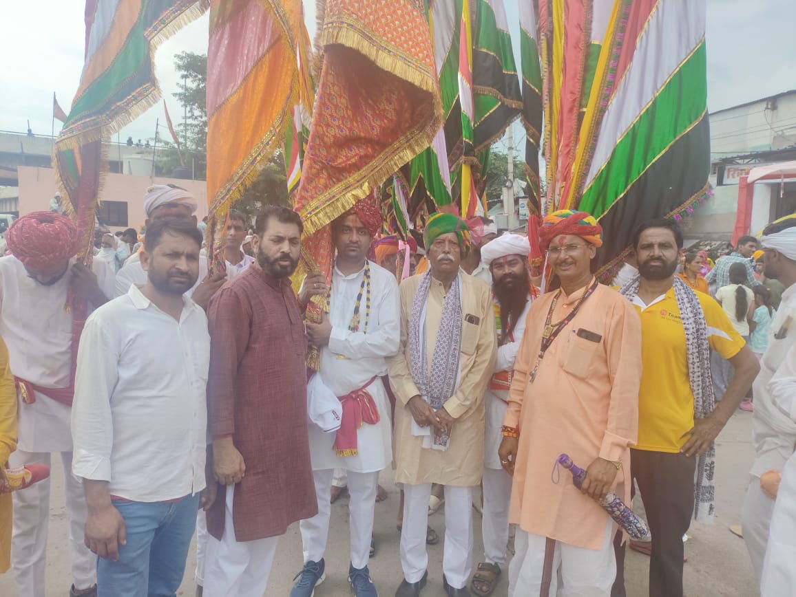 देव नारायण के जयघोष के साथ निकली ध्वज यात्रा देव नारायण के जयघोष के साथ निकली ध्वज यात्रा
