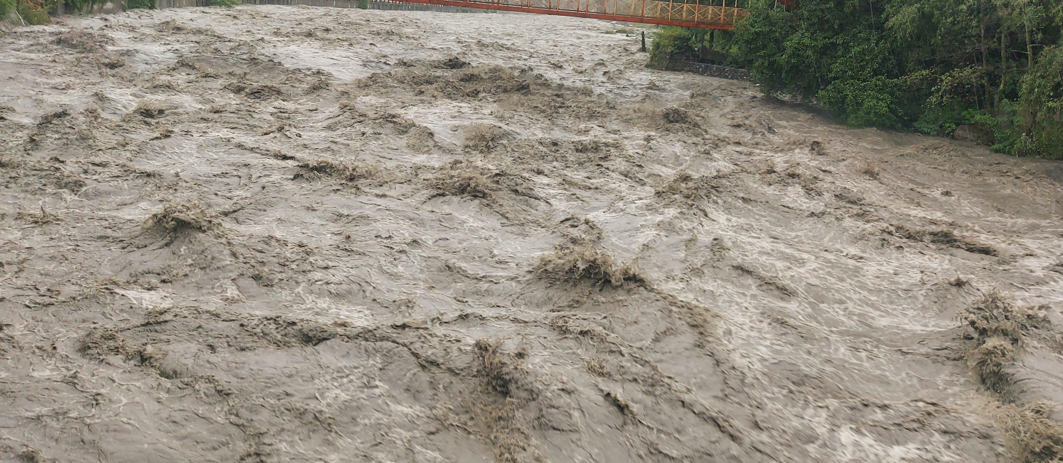 बाढ़ का पानी बाढ़ का पानी