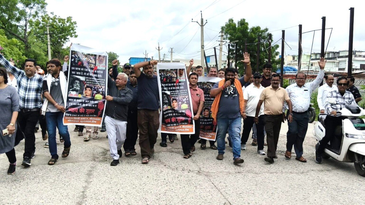 नयन हत्या पर भीलवाड़ा में फूटा आक्रोश, अहमदाबाद घेराव की चेतावनी दोषियों पर फांसी व बुलडोजर कार्रवाई की मांग