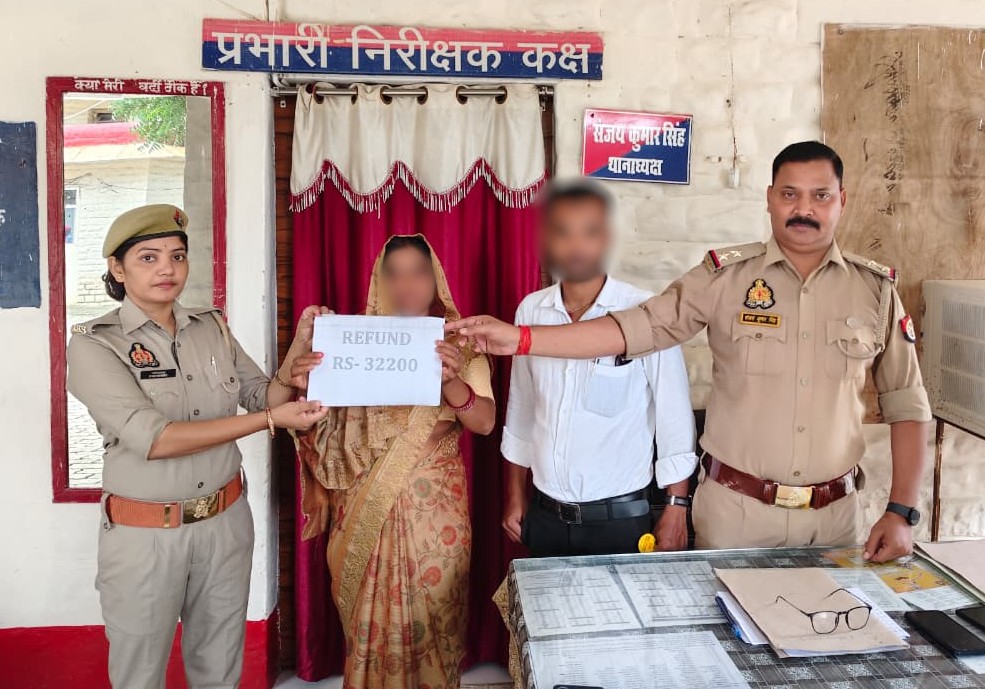धनराशि लौटने पर पीड़िता ने थाना पहुंचकर पुलिस उच्चाधिकारियों व साइबर टीम का आभार व्यक्त करती पीडिता। धनराशि लौटने पर पीड़िता ने थाना पहुंचकर पुलिस उच्चाधिकारियों व साइबर टीम का आभार व्यक्त करती पीडिता।