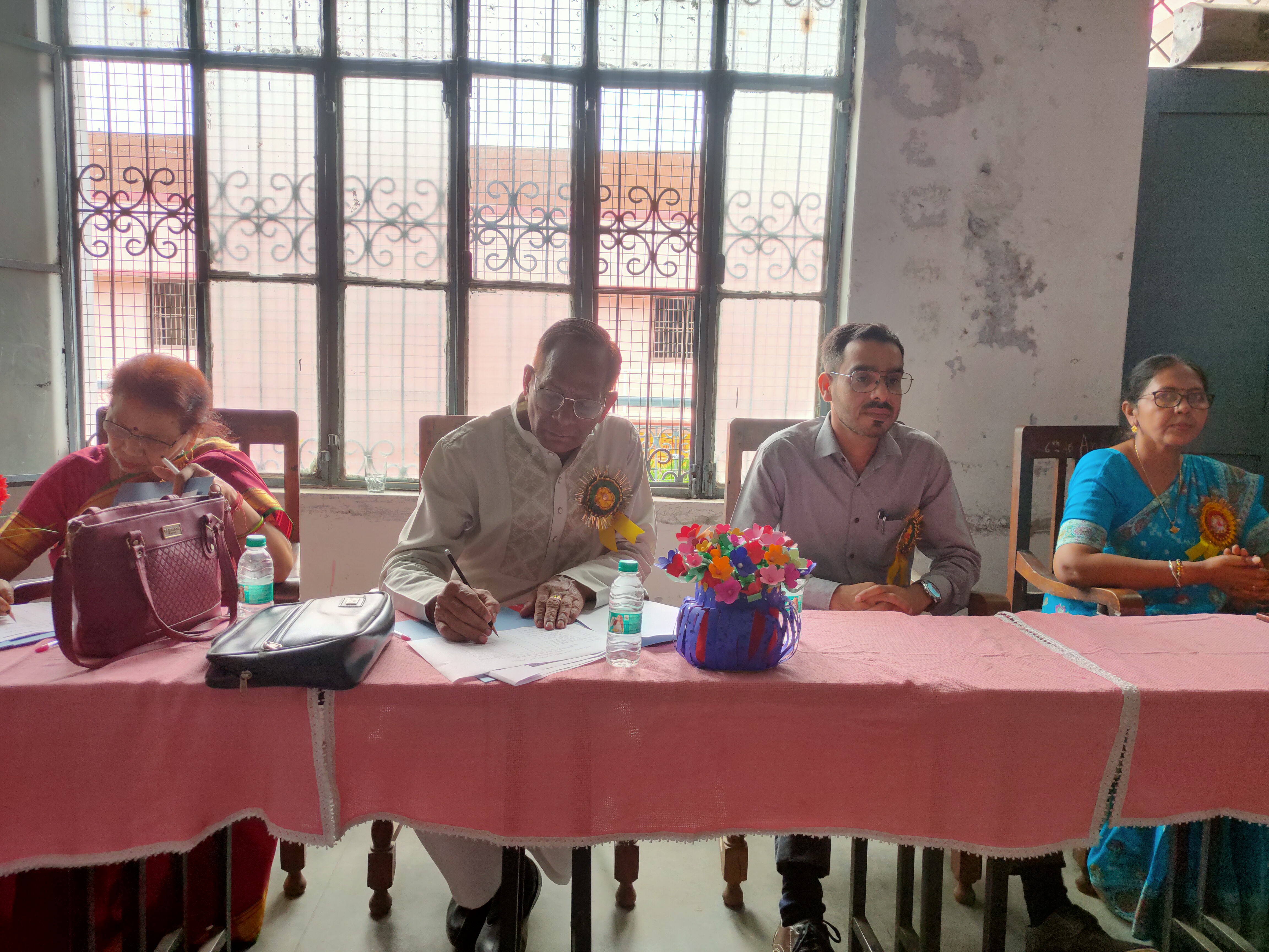 आर्य कन्या इंटर कॉलेज मुरादाबाद में जनपद स्तरीय कला उत्सव में मंचासीन एडीआईओएस व निर्णायक मंडल। आर्य कन्या इंटर कॉलेज मुरादाबाद में जनपद स्तरीय कला उत्सव में मंचासीन एडीआईओएस व निर्णायक मंडल।
