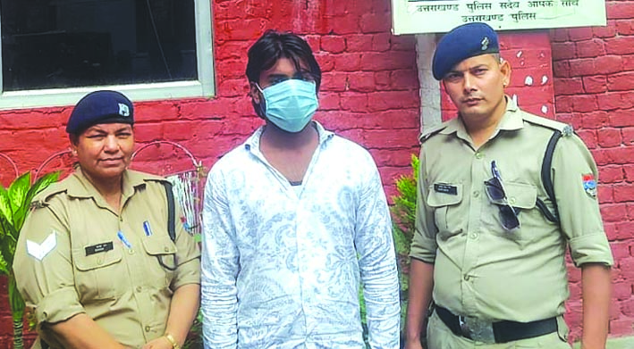 पुलिस गिरफ्त में आरोपित