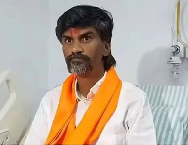 फोटो: पत्रकार वार्ता को संबोधित करते हुए मराठा नेता मनोज जारांगे पाटिल फोटो: पत्रकार वार्ता को संबोधित करते हुए मराठा नेता मनोज जारांगे पाटिल