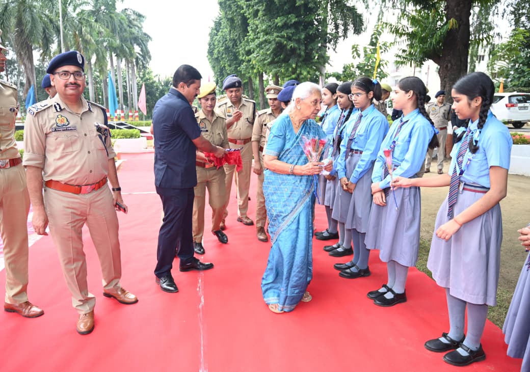 राज्यपाल आनंदी बेन पटेल ने किया गोरखपुर के 26वीं पीएसी बटालियन (पुलिस प्रशिक्षण केंद्र) का भ्रमण* राज्यपाल आनंदी बेन पटेल ने किया गोरखपुर के 26वीं पीएसी बटालियन (पुलिस प्रशिक्षण केंद्र) का भ्रमण*