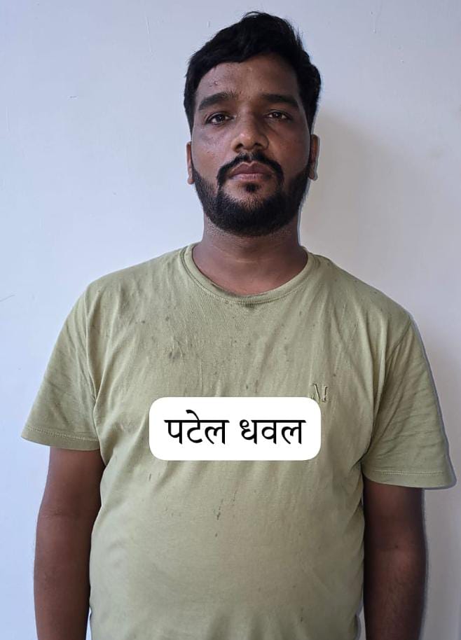 गिरफ्तार पचास हजार के इनामी बदमाश का छाया चित्र गिरफ्तार पचास हजार के इनामी बदमाश का छाया चित्र