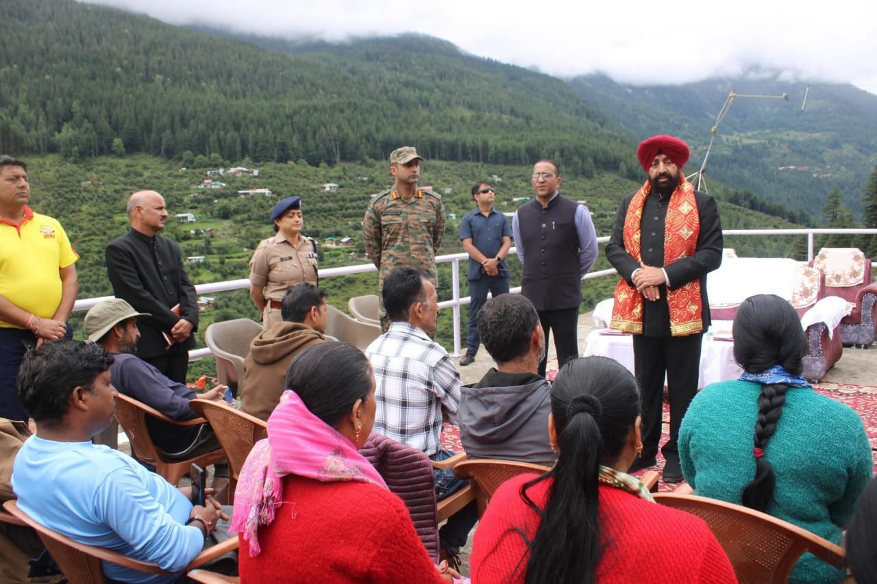 सरकार और प्रशासन आपदा पीड़ितों के साथ खडी : राज्यपाल सरकार और प्रशासन आपदा पीड़ितों के साथ खडी : राज्यपाल