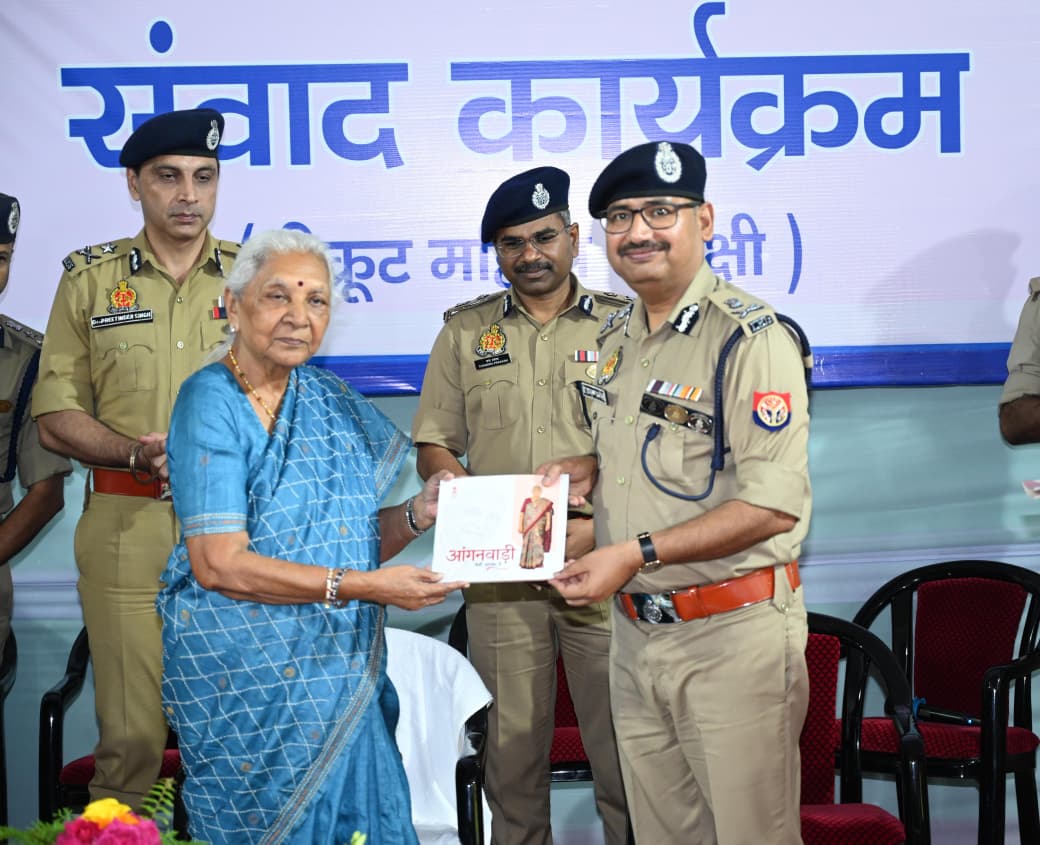 राज्यपाल आनंदी बेन पटेल ने किया गोरखपुर के 26वीं पीएसी बटालियन (पुलिस प्रशिक्षण केंद्र) का भ्रमण* राज्यपाल आनंदी बेन पटेल ने किया गोरखपुर के 26वीं पीएसी बटालियन (पुलिस प्रशिक्षण केंद्र) का भ्रमण*