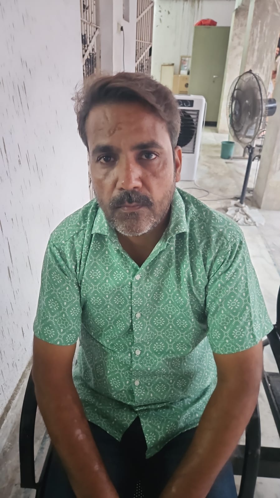 अतिरिक्त पुलिस अधीक्षक का दलाल साढे तीन लाख रुपये रिश्वत की लेते गिरफ्तार अतिरिक्त पुलिस अधीक्षक का दलाल साढे तीन लाख रुपये रिश्वत की लेते गिरफ्तार
